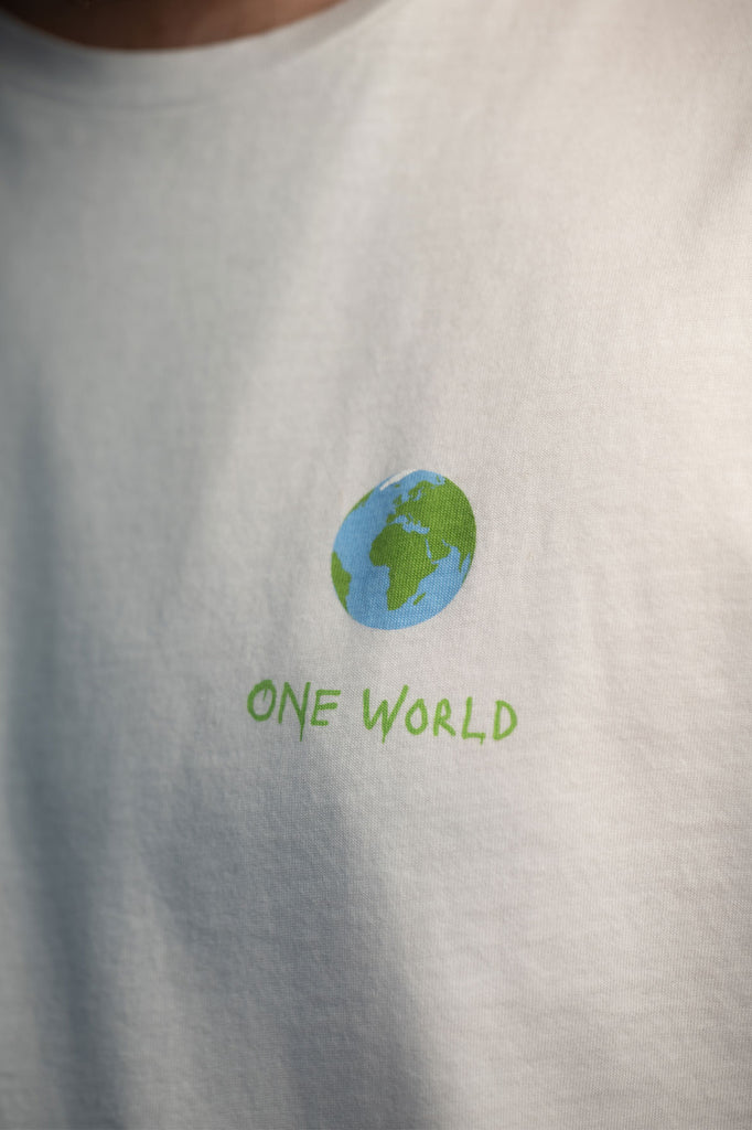 ["CosmosDirekt x PHYNE One World Unisex T-Shirt Nr.6"]