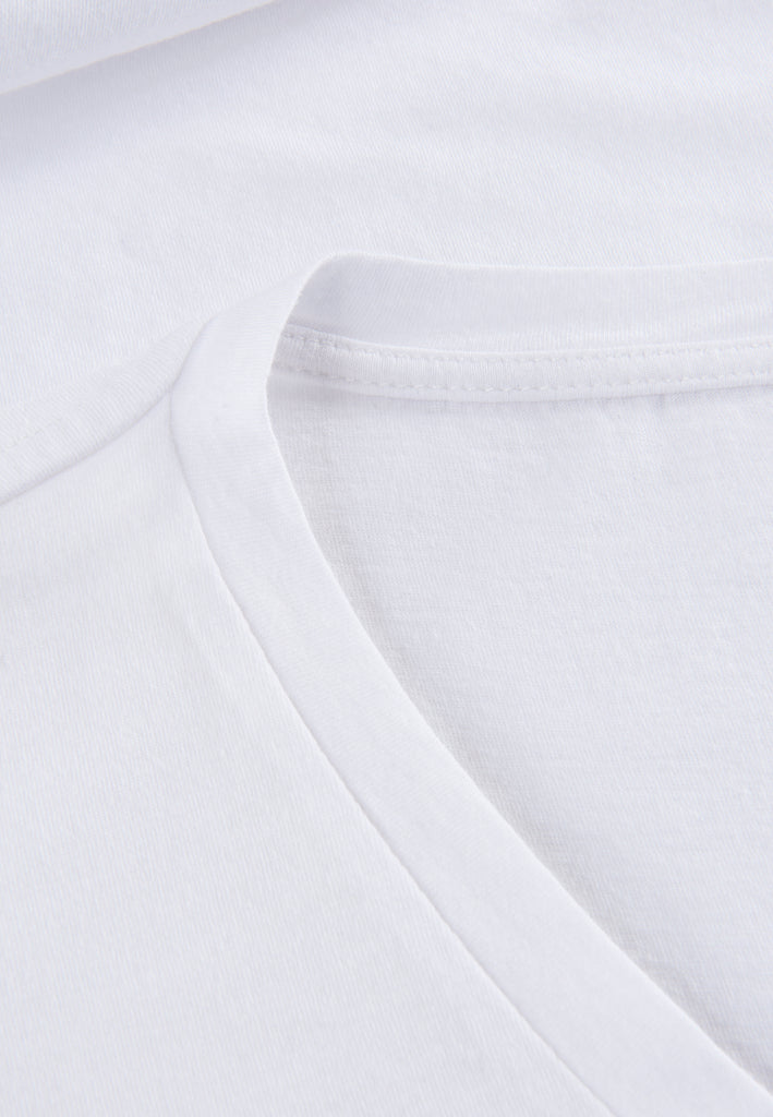["White", " Detailansicht V-Neck T-Shirt von PHYNE in weiß"]