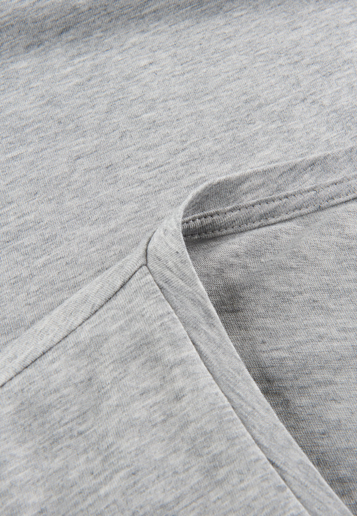 ["Grey", " Detailbild von Tencel V-Neck T-Shirt grau"]