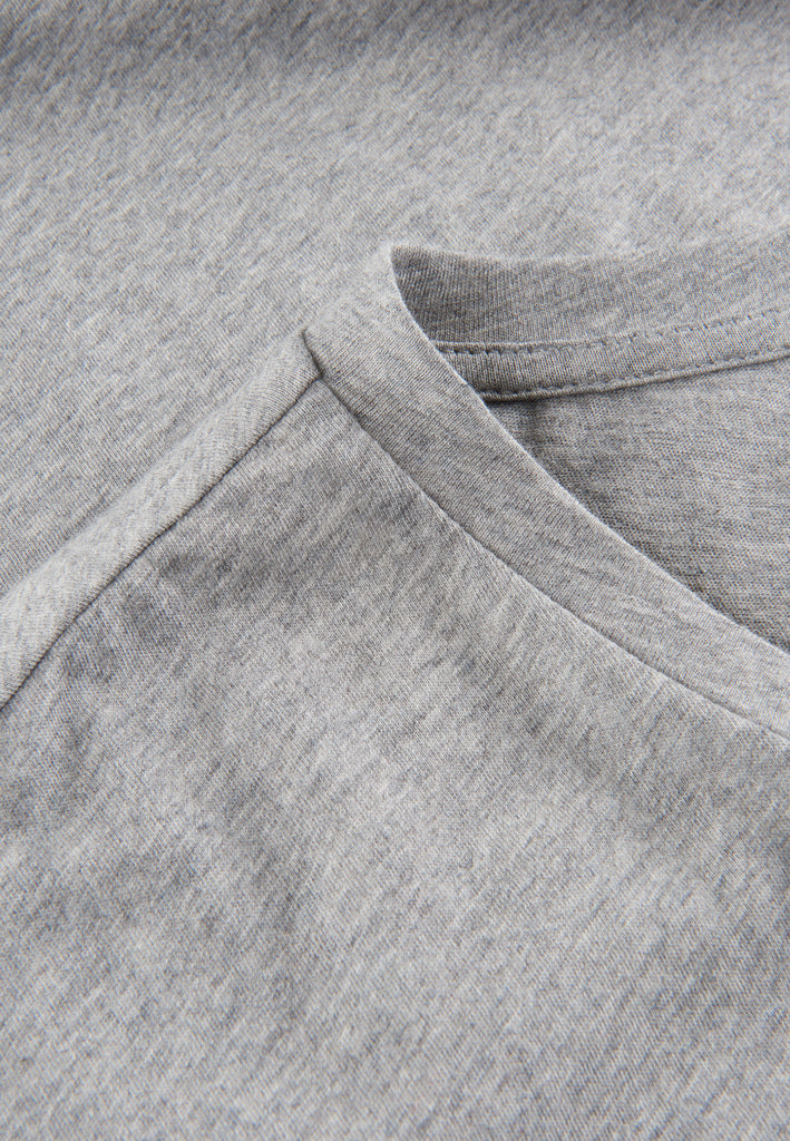["Grey", " Detailansicht Round Neck T-Shirt grau für Herren"]