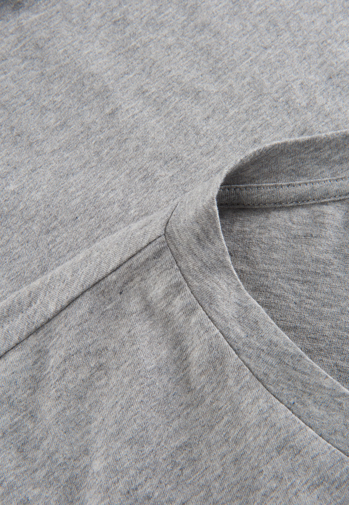 ["Grey", " Detailansicht PHYNE T-Shirt grau für Herren"]