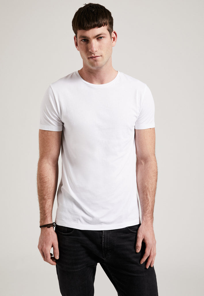 ["White", " Männliches Model trägt Round Neck T-Shirt weiß ced_men"]